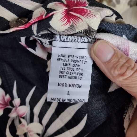 Aloha Hut top and Capri set - Picture 4 of 11